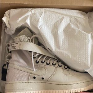 SF AF1 size 6